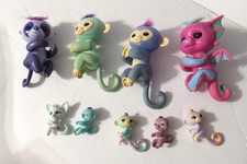 Lot Of 4 Wow Wee Fingerlings Interactive Electronic Monkey Dragon Sloth 5 Babies