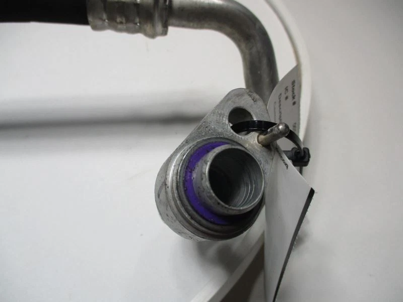 LÍNEA DE MANGUERA DE SUCCIÓN DE AIRE ACONDICIONADO W205 PARA MERCEDES BENZ C300 38840 2015-2018 Foto 2 de 4