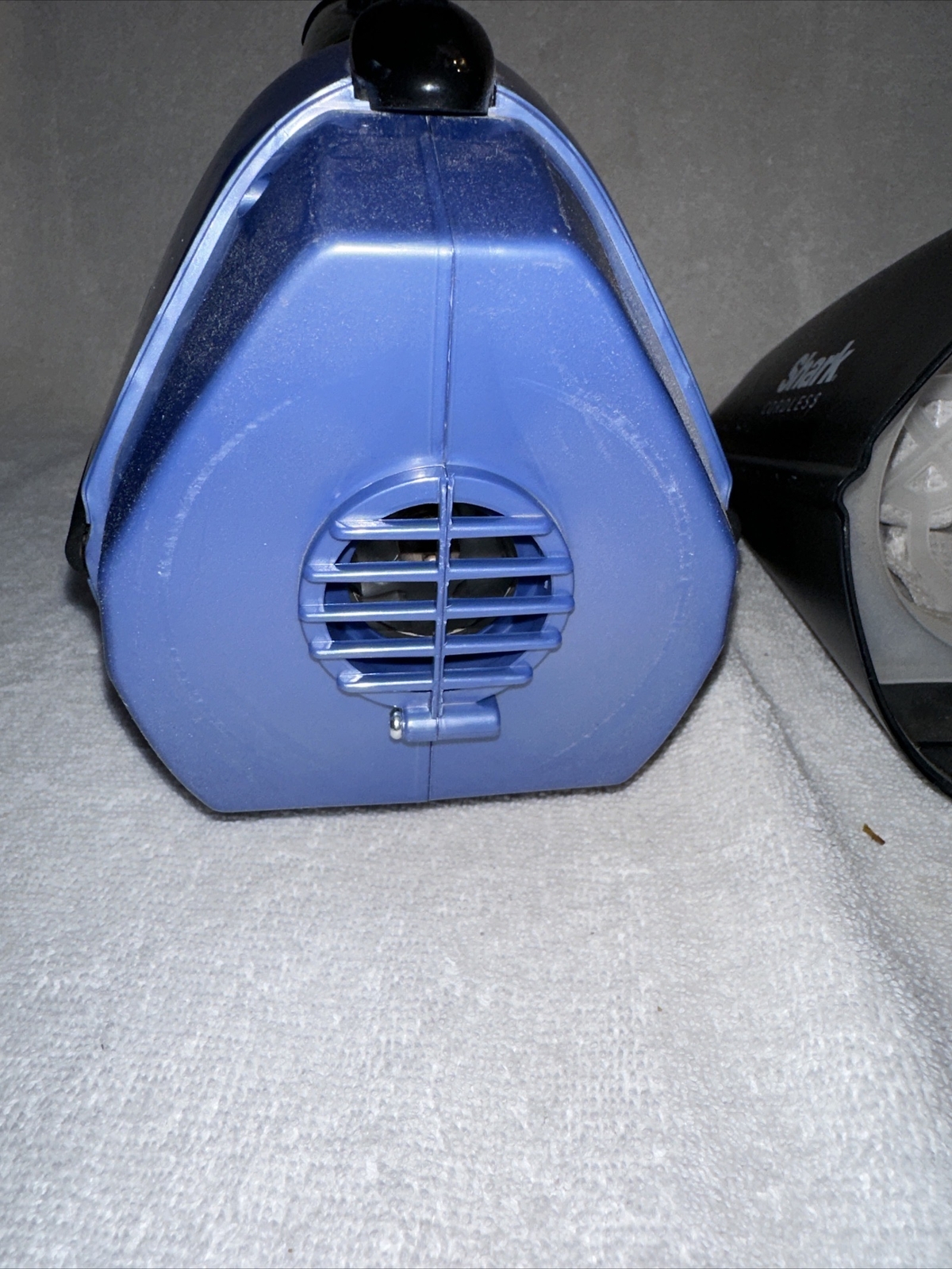 Shark Cordless Pet Perfect 15.6V Hand Vac Vacuum SV75Z_N Comes W