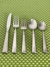 Oneida MOTIF Stainless Satin Heirloom Cube Flatware Smart Choice