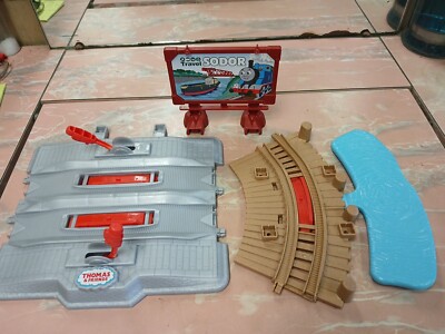Thomas  Friends GLK80 Parts Lot Loading Dock, Stop N Go, Billboard 3 Pc