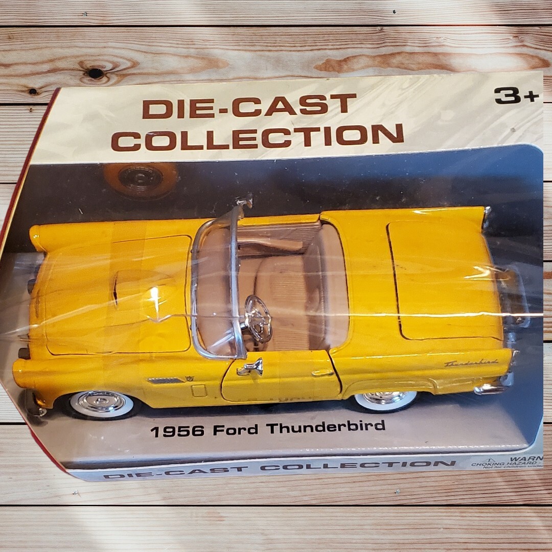 THUNDERBIRD　ヴィンテージ　イエロー #132 MOTORMAX 73200 1:24 1956 FORD THUNDERBIRD CONVERTIBLE