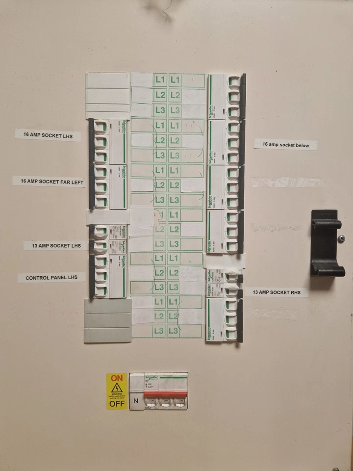 Schnieder Electric SEA9BN12 acti 9 isobar 250A - with switches - Image 4 of 4