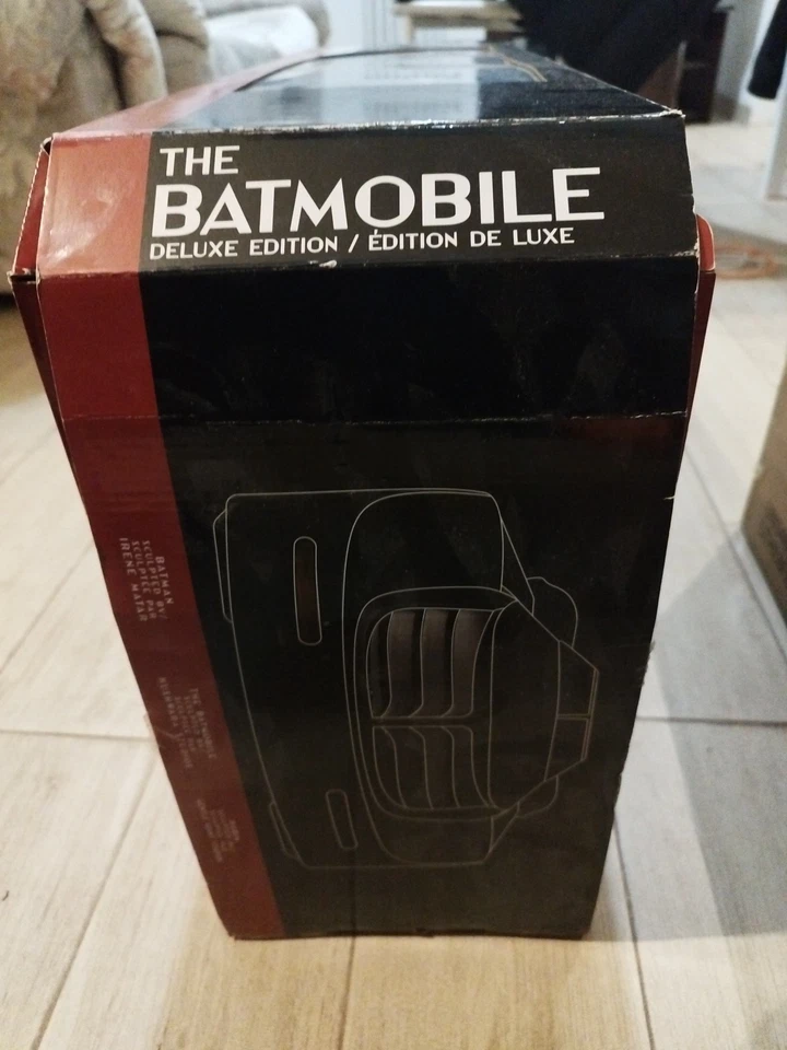DC Collectibles - Batman The Animated Series Batmobile Deluxe EDITION Perfect... - Immagine 2 di 4