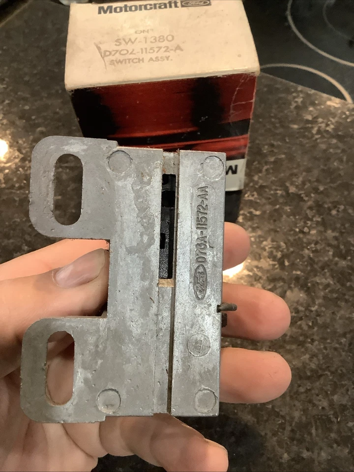 Nos 1977-1979 Ford Ltd Ranchero Ignition Switch D7OZ-11572-A - Image 2 of 4
