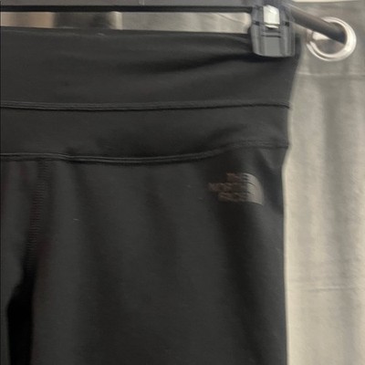 The North Face Jet Black Active Leggings cropped Small