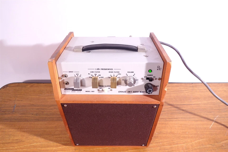 Monitor/altavoz de audio Grass AstroMed AM7  Foto 2 de 3