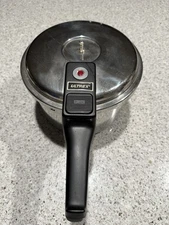 ULTREX Gourmet Quality Stainless Steel 6 Quart Pressure Cooker 42011 K Non-stick