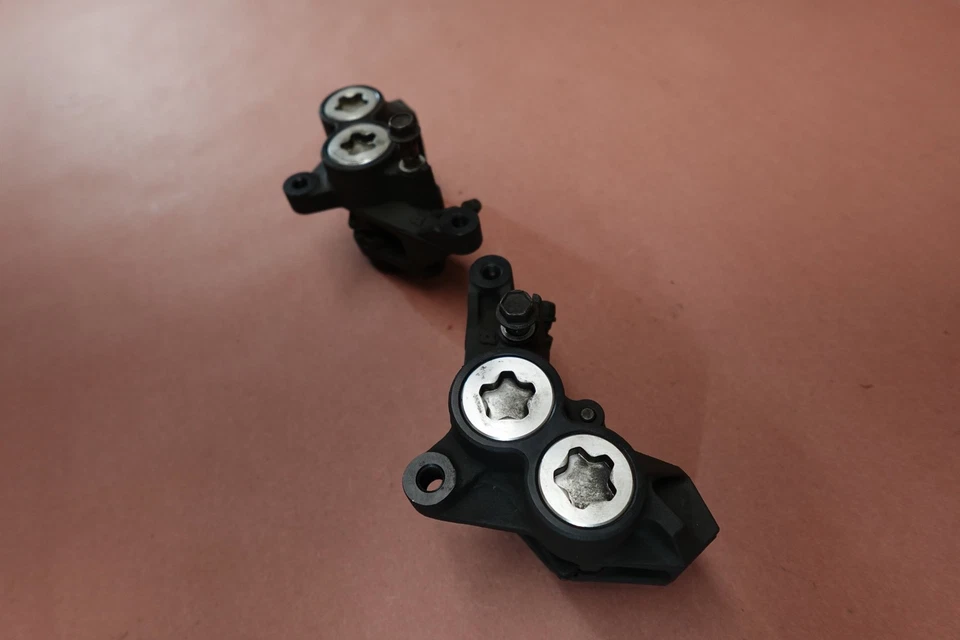 Pinza de freno delantera derecha izquierda Yamaha FZ6-S FZ6S FZ6 FZ600 2004-2009 Foto 2 de 4