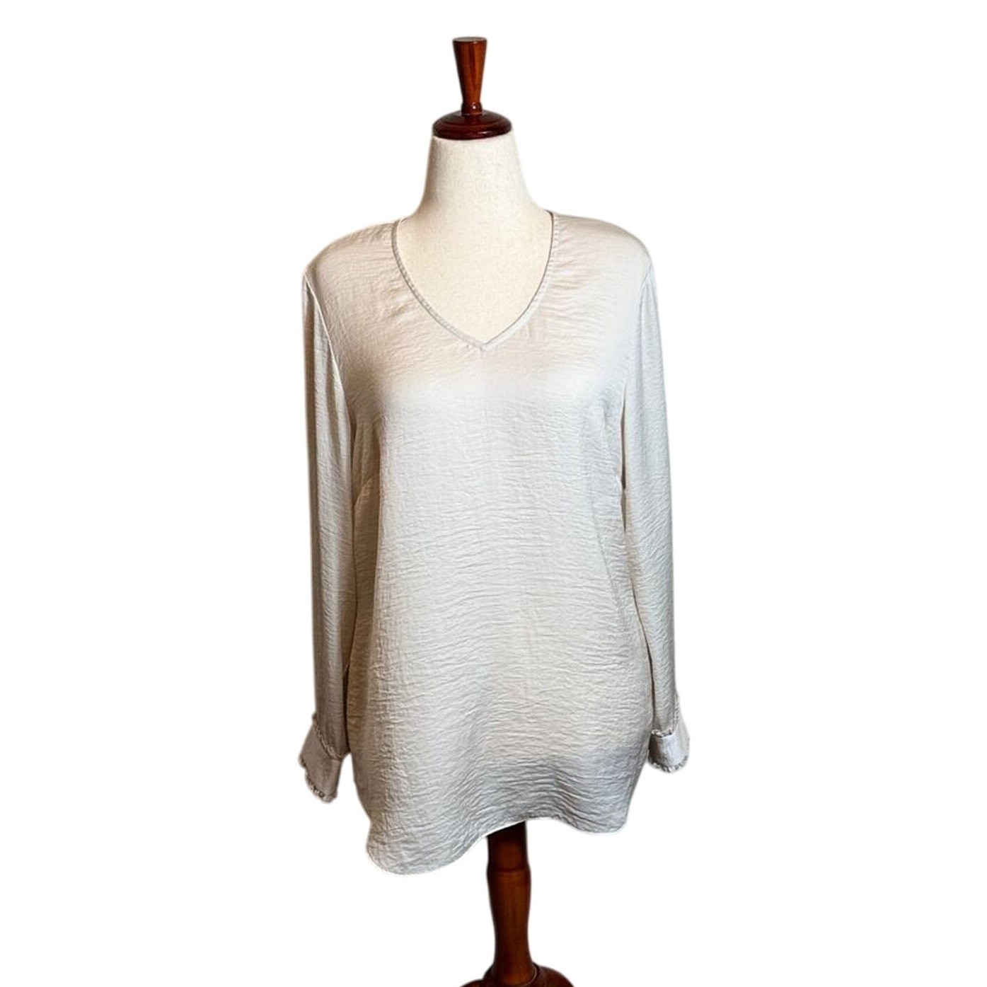 Cabi Classic blouse off white long sleeve ruffle cuff v neck tunic popover  Sz L