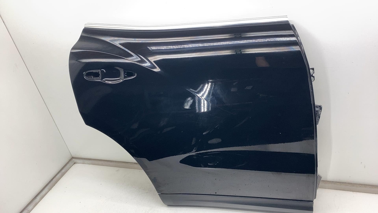 ⭕ 2017-2020 Maserati Levante Rear Passenger Side Door Shell Right RH Black - 820