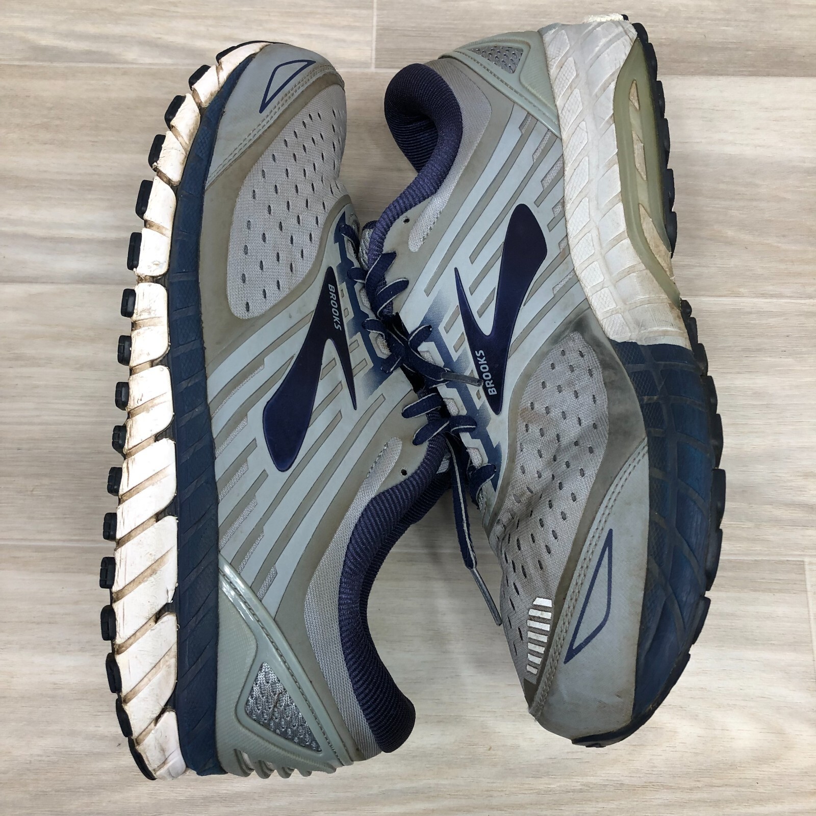 Size 12 Brooks Beast 20 Extra Wide Grey Navy White for sale online eBay