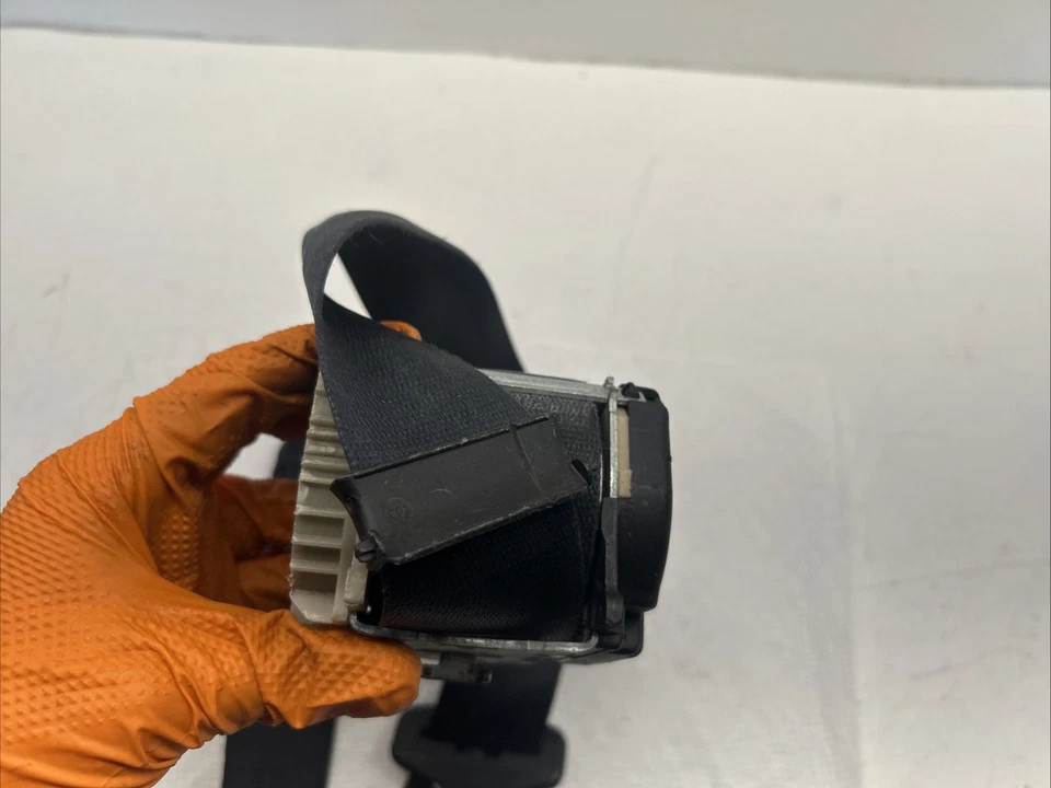 OEM Front Right Seat Belt Retractor FOR 2003 2004 2005-2008 BMW Z4 E85 33009759 - Image 4 of 4