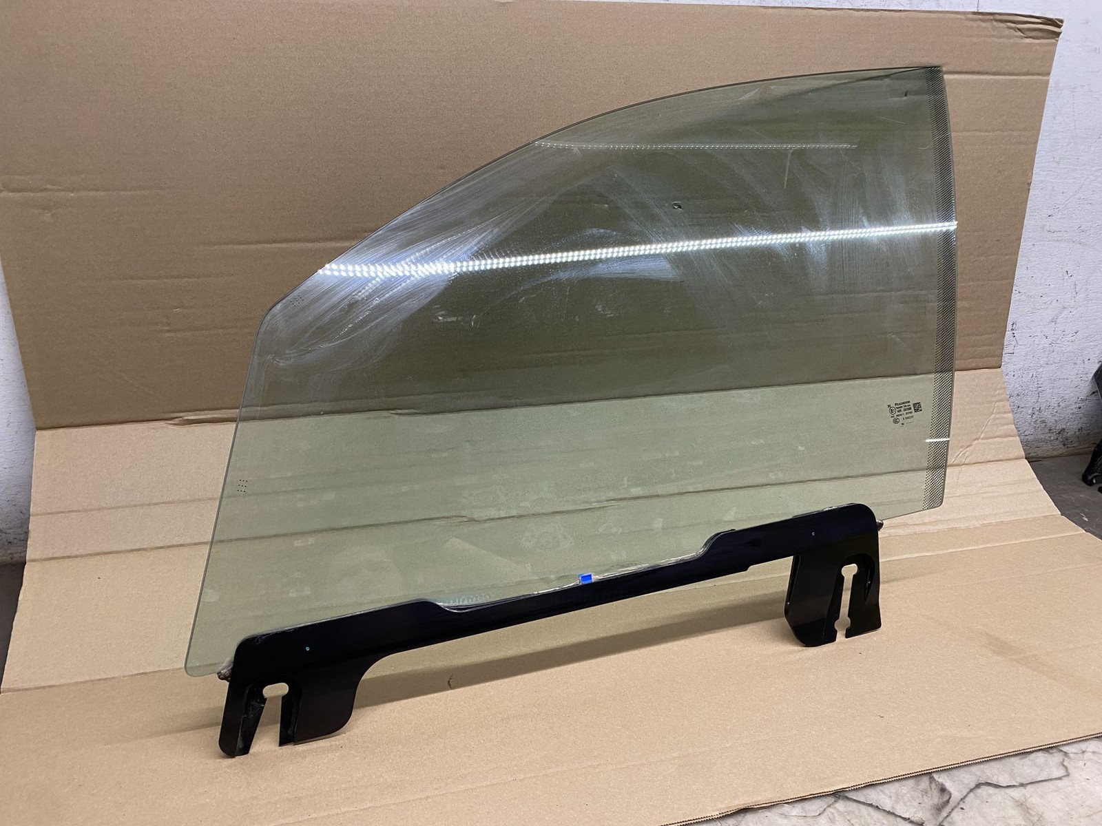2020-2025 ASTON MARTIN DBX OEM LH FRONT LEFT DRIVER DOOR ACOUSTIC GLASS WINDOW