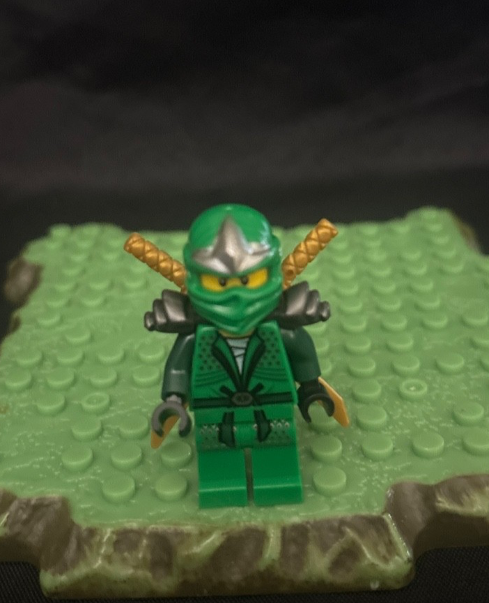 専用2 LEGO Ninjago Lloyd ZX Minifigure with 2 golden swords green ninja