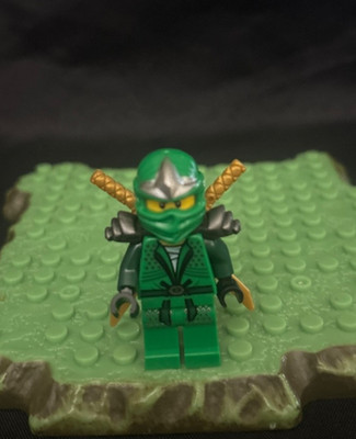 LEGO Ninjago Lloyd ZX Minifigure with 2 golden swords green ninja
