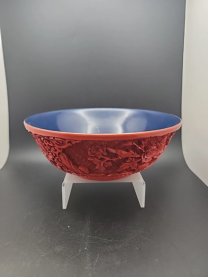 Antiguo cinabrio rojo chino tallado a mano con laca azul sobre cuenco de bronce 6,5" x 2,5" Foto 2 de 4