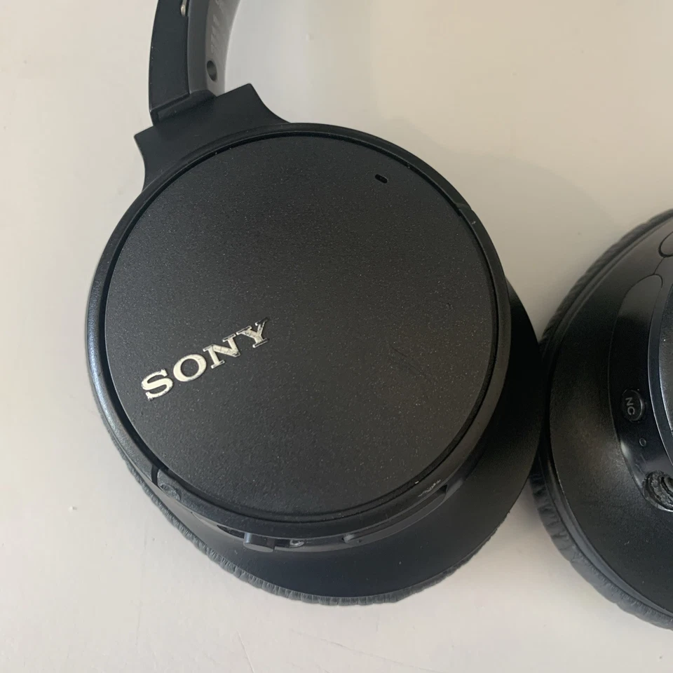 Sony WH-CH700N Bluetooth Noise Canceling Wireless Headphones Not Charging - Image 2 of 4