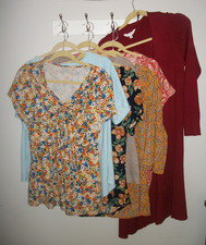 LOT OF 7 WOMEN'S CLOTHES 6 TOPS 1 SWEATER SIZE LARGE ALL IN GREAT CONDITION