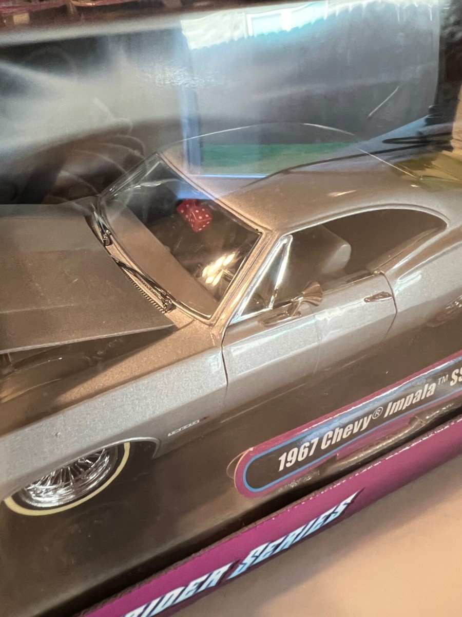 Jada Toys STREET LOW 1967 SILVER Chevy Impala SS LOWRIDER Jada Toys STREET LOW 1967 SILVER Chevy Impala SS LOWRIDER