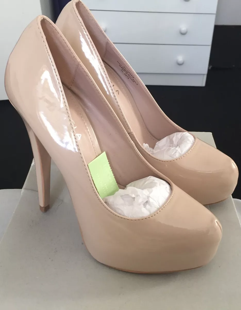 Carvela store nude shoes