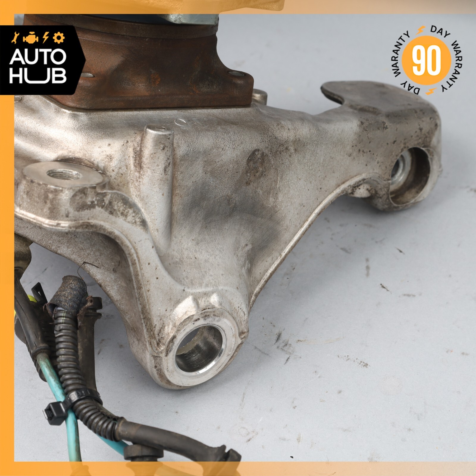 11-19 Maserati GranTurismo S M145 Front Left Side Spindle Knuckle Hub OEM 16k