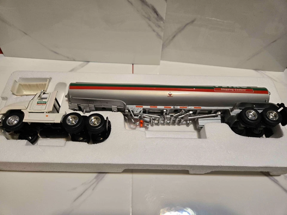 Remolque cisterna Petro Shopping Centers 2001 nuevo fundido a presión muy raro Foto 2 de 3