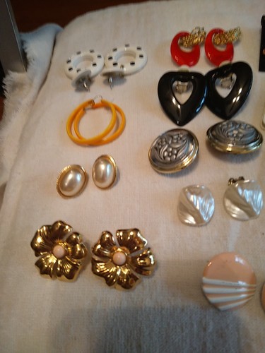 EAR RING LOT!! 13 PAIRS!! Pierced & Clip On Used Rings. - Picture 3 of 16
