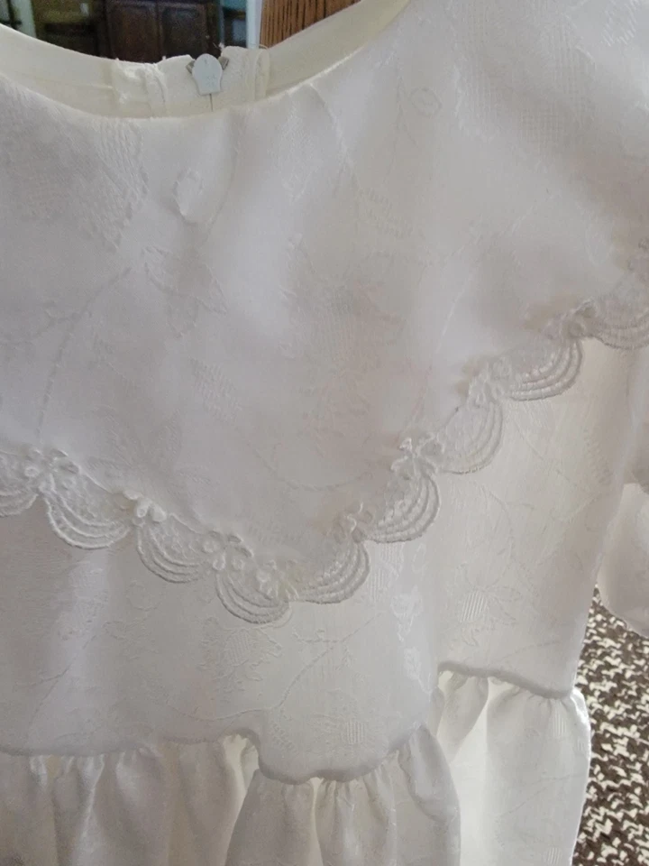 Vintage Emily Brooks White Dress  Short Sleeves Girls Size 6 - Imagem 3 de 4