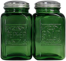 Vintage Salt and Pepper Shakers (green, Large)