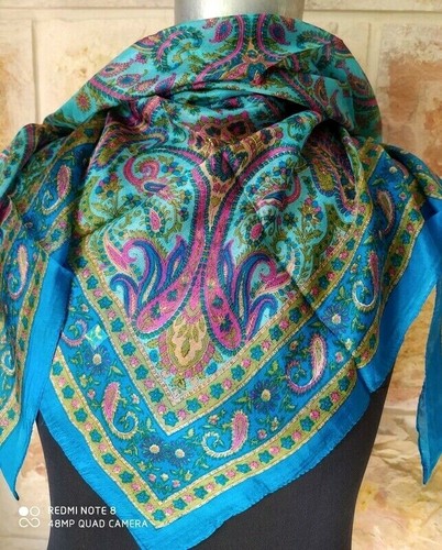 Foulard Carré en Soie Distingué | La Parisienne