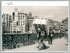 ISTANBUL MARCHAND LIVREUR SUR LE PONT PHOTO VINTAGE 1950's TURQUIE ERPÉ TURKEY