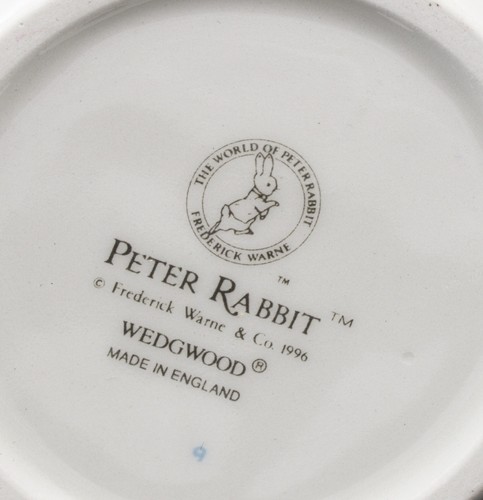 Lovely Wedgwood Fine Bone China Beatrix Potter Peter Rabbit Nursery Mug & Book - Picture 4 of 5