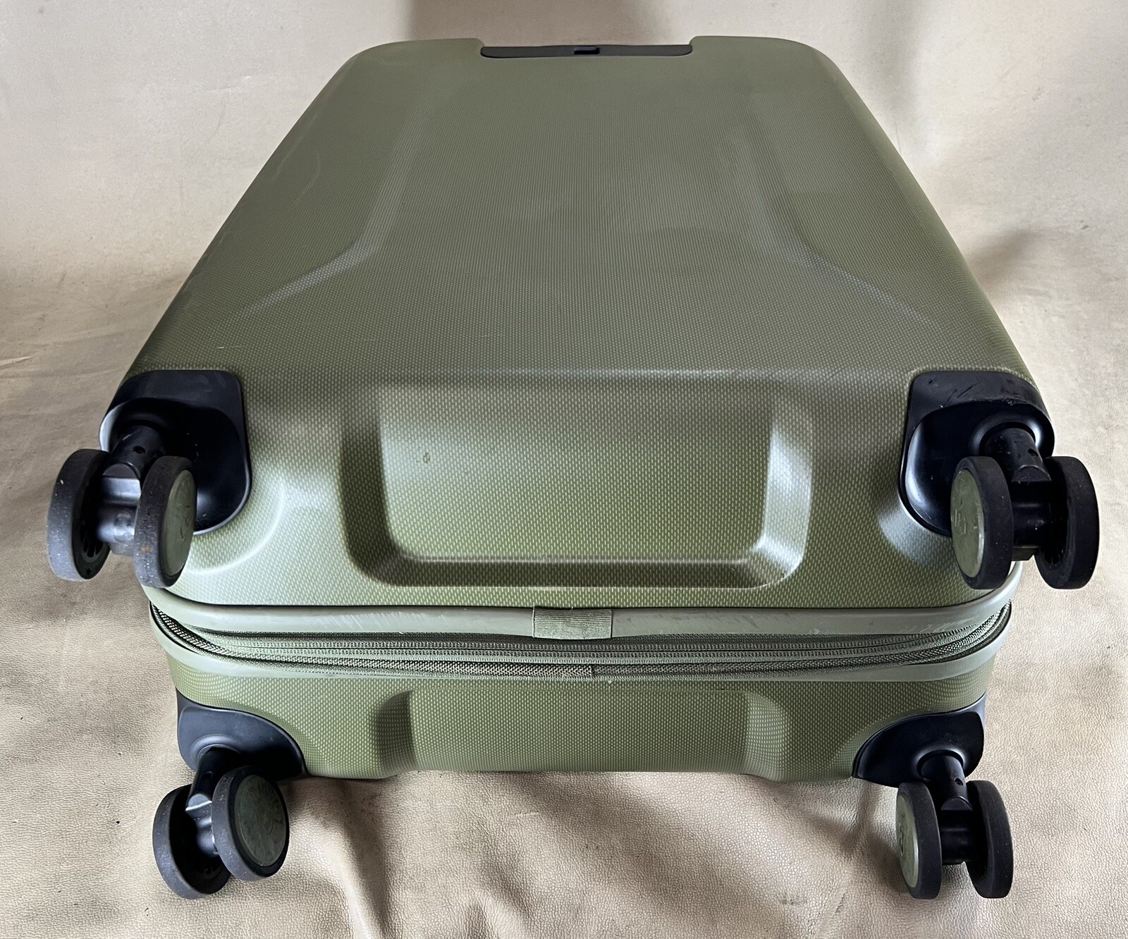 VICTORINOX VX Avenue Hardside Medium Trip Expandable Spinners Luggage Suitcase