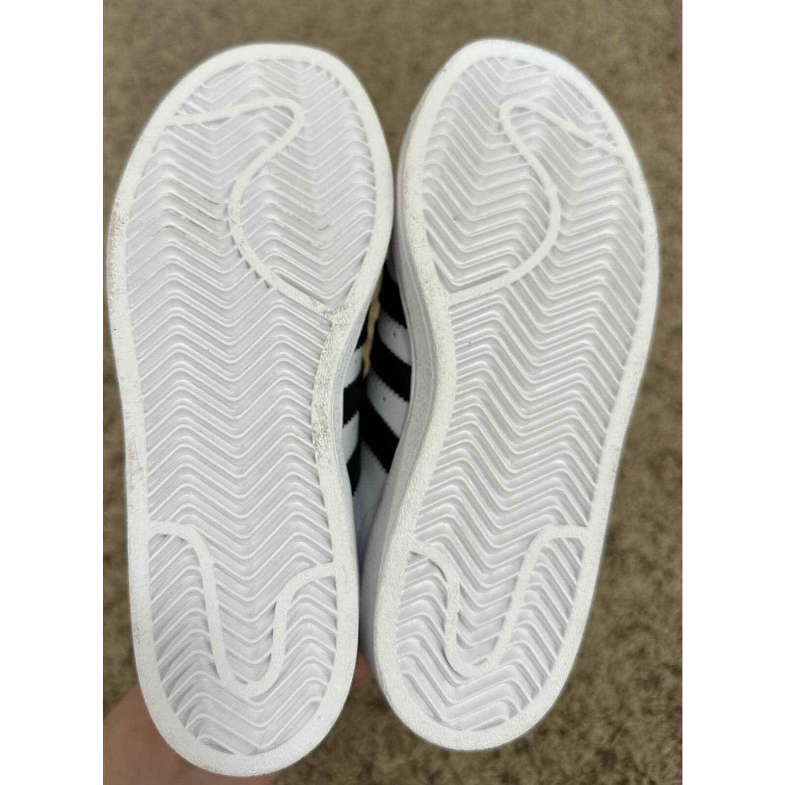 adidas Originals Unisex-Child Superstar Sneaker White/Black Size 1 New no box