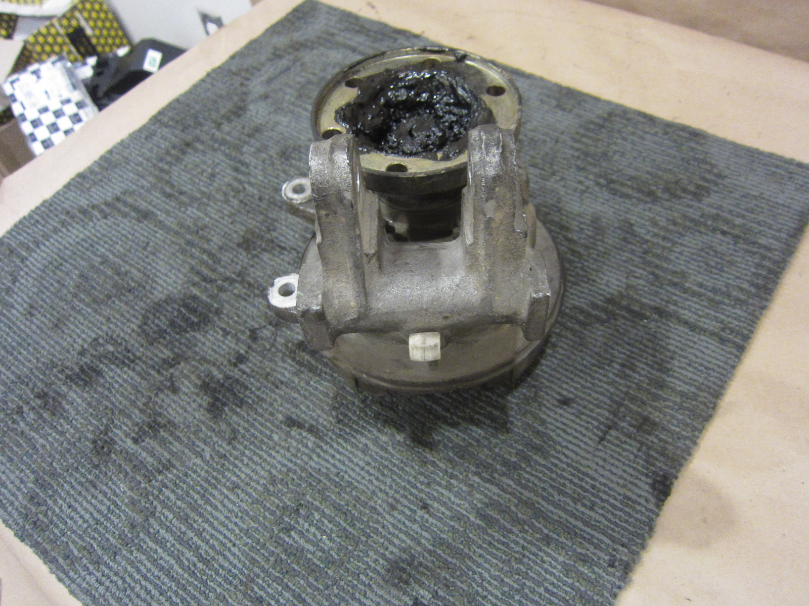 Ferrari Mondial t - RH Rear Hub Holder W/Bearing - P/N 151238