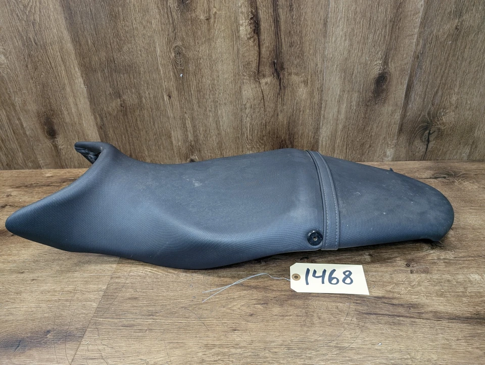 Assento duplo Triumph Street triplo fabricante de equipamento original 2007-2018 motocicleta - T2304079 - Imagem 2 de 4