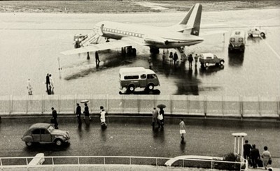Asien, Thailand, Landung eines Flugzeugs am Flughafen, ''Originaldruck'', 1950