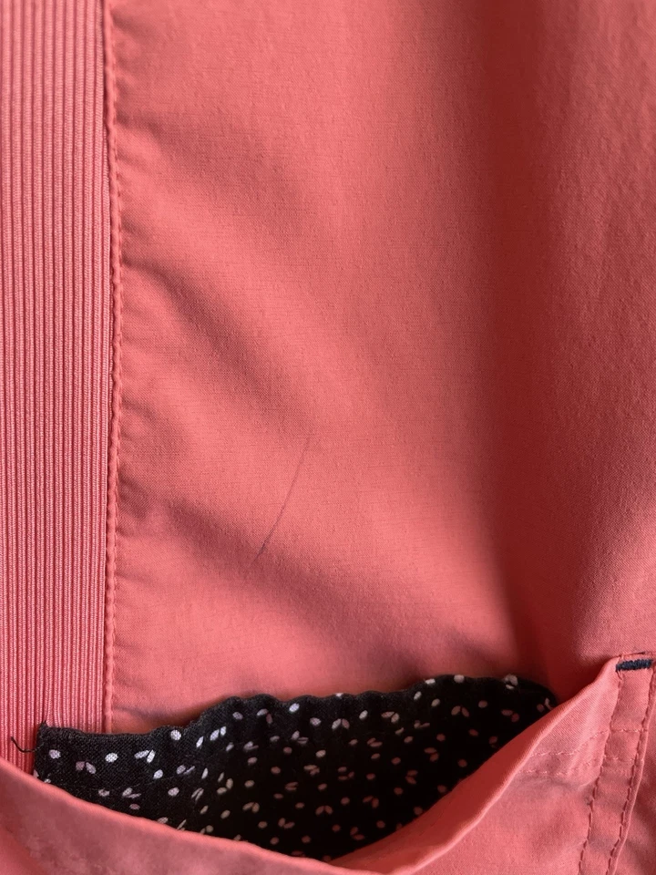 Camisa Médica Koi Basics 374 Katie M Coral $29 (más brillante que en las fotos) Foto 4 de 4