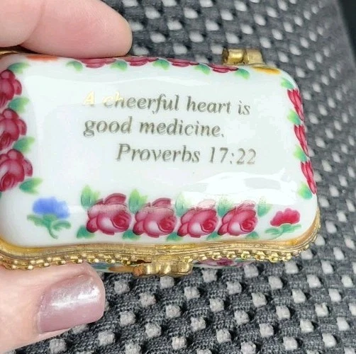 VINTAGE ~ BEAUTIFUL "IMPERIAL PORCELAIN JEWELRY BOX GOLD LEAF SCRIPTURE TRIM VTG - Image 3 of 4