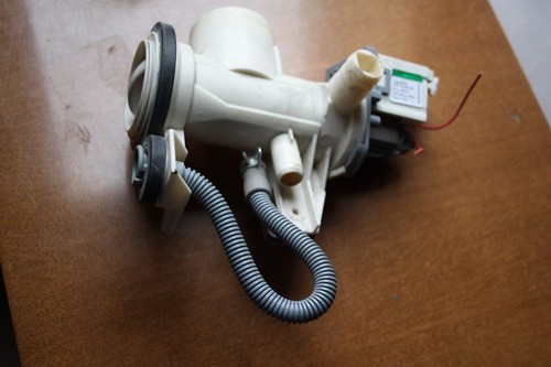 AEG L16850A3  Waschtrockner Laugenpumpe Pumpe  Askoll M109 132663000 komplett