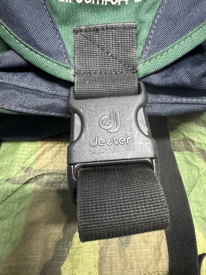 Mochila Deuter Air Comfort 25 azul verde preta 15” X 12” - Imagem 3 de 4