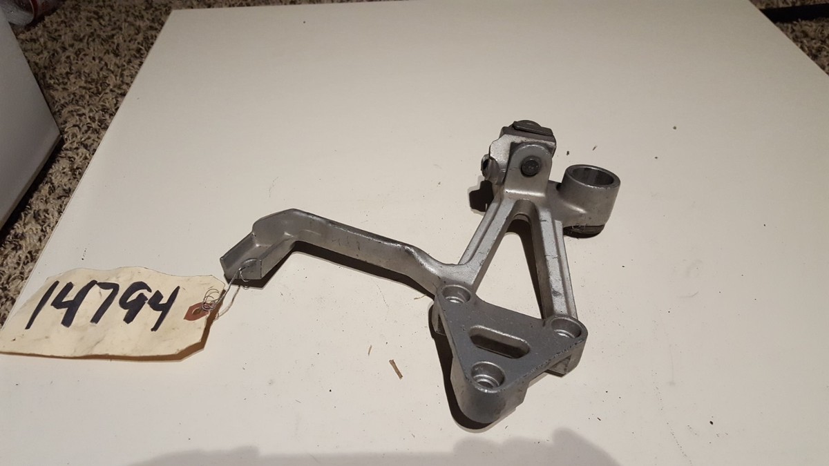 90 91 92 KAWASAKI ZX600 ZX600C ZX600R NINJA FOOT PEG bracket, REAR