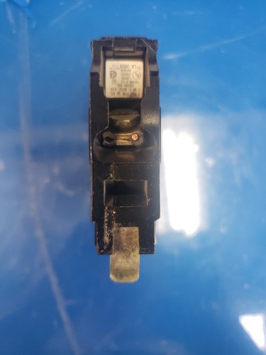SQUARE D/ QO120/ CIRCUIT BREAKER /20A/1P 120/240V (#21E1/50B2UP) - Picture 6 of 7
