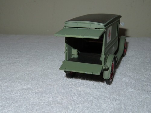 U.S.ARMY 1920 WHITE DELIVERY VAN SIGNATURE 1:32 OPENING HOOD & REAR - Picture 9 of 10