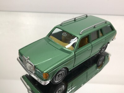 GAMA 2115 MERCEDES BENZ 300TD W123 STATION -GREEN MET. 1:26- GOOD - 493