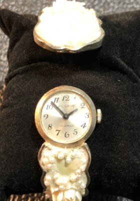 Vintage Pilgrim Women s Ornate Watch Mechanical 17J Wind Up Hide Away Runs