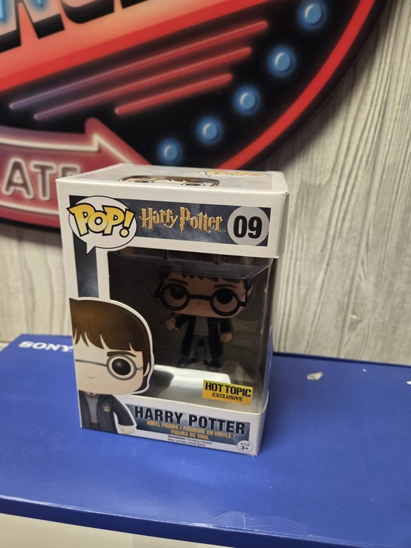 Funko Pop Harry Potter (w/ Gryffindor Sword) - Hot Topic Exclusive #9