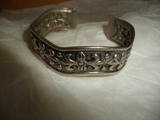 CUFF SILVER TONE TEXTURED 1/2'' W BRACELET 7/12