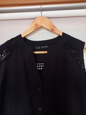 BNWT Black Lace Smart Top Size 10 Sleeveless Shsped Hem 1/2 Button Front V. Soft